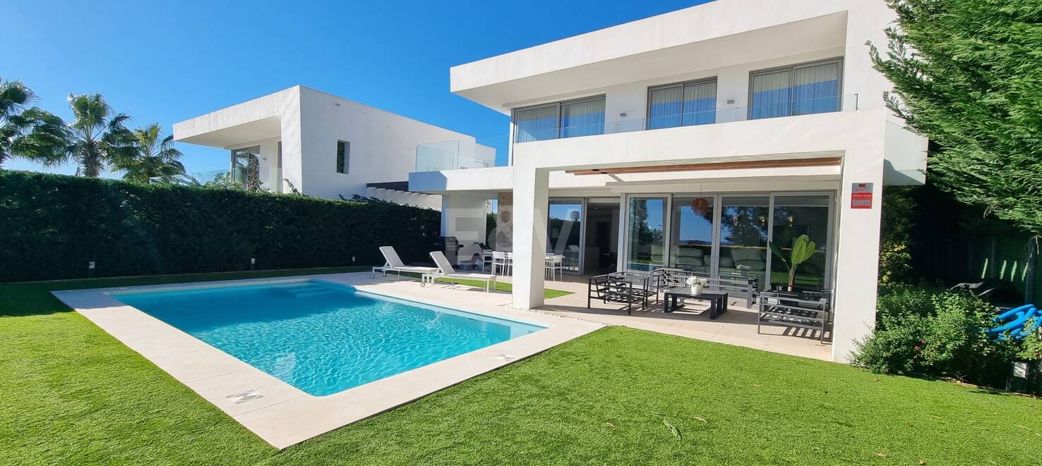 Villa de lujo en comunidad privada de nueva construcción – Santa Clara Golf, Marbella
