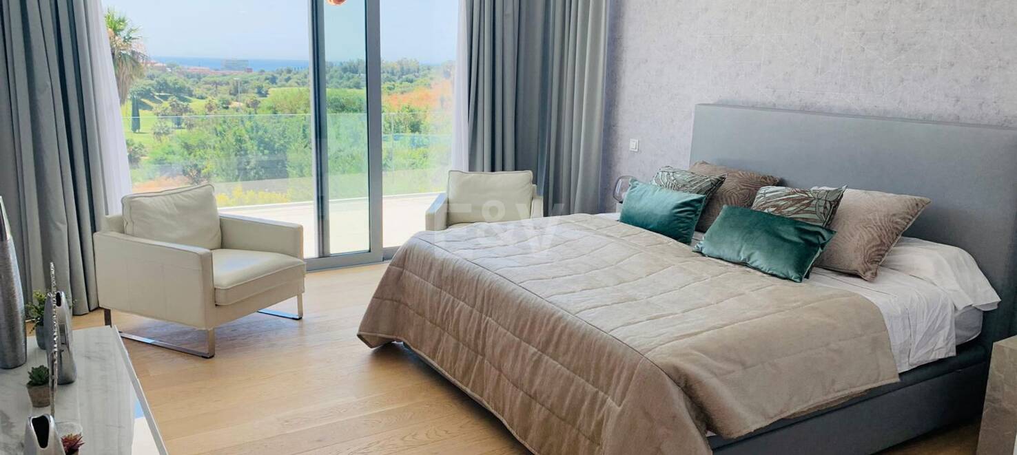 Luxury villa in a newly built private community – Santa Clara Golf, Marbella