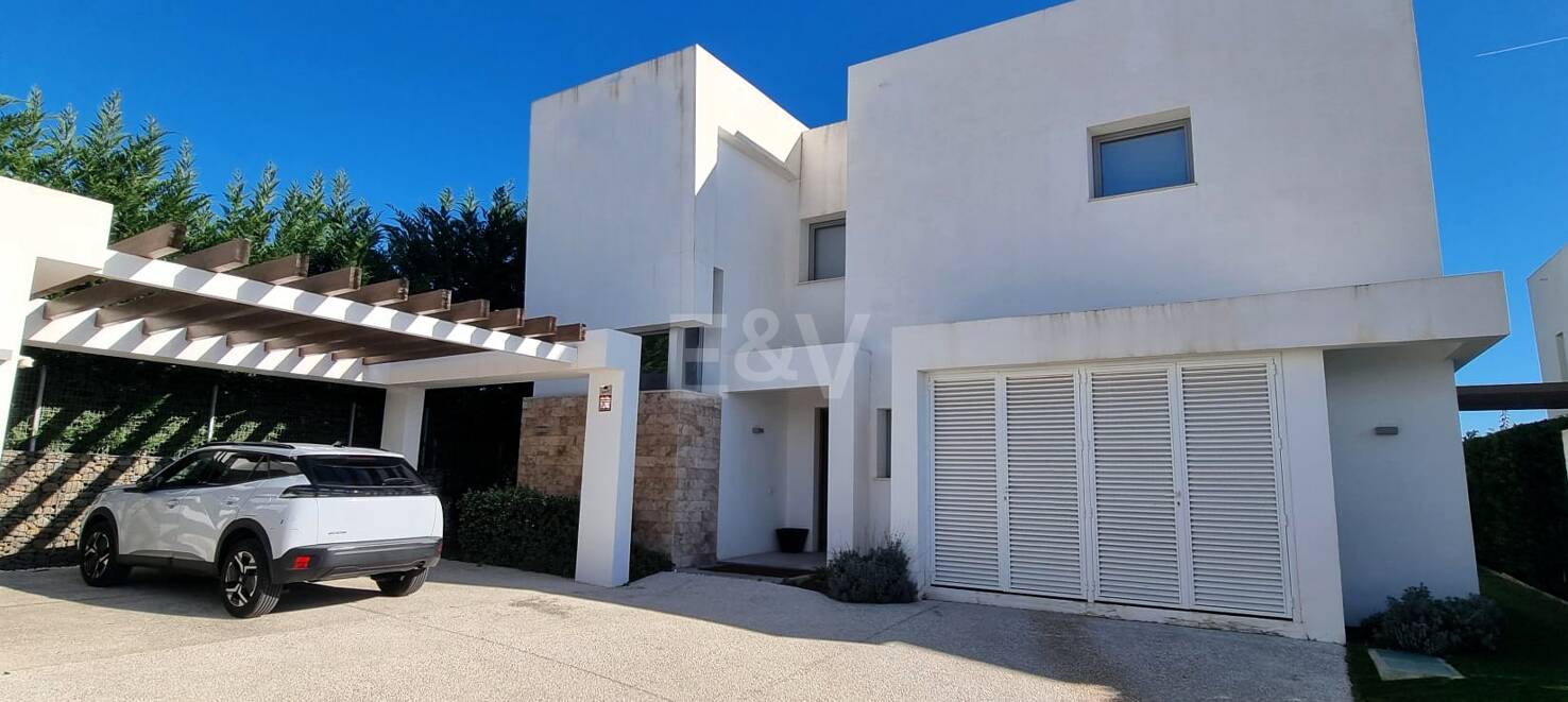 Villa de lujo en comunidad privada de nueva construcción – Santa Clara Golf, Marbella