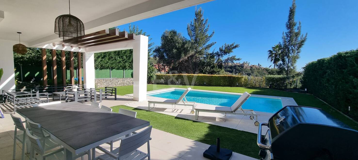 Villa de lujo en comunidad privada de nueva construcción – Santa Clara Golf, Marbella