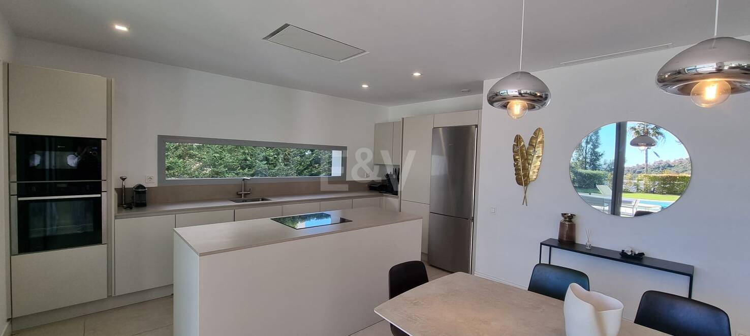 Villa de lujo en comunidad privada de nueva construcción – Santa Clara Golf, Marbella