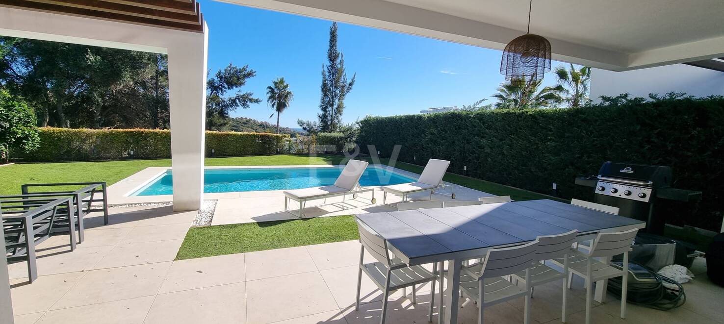 Villa de lujo en comunidad privada de nueva construcción – Santa Clara Golf, Marbella