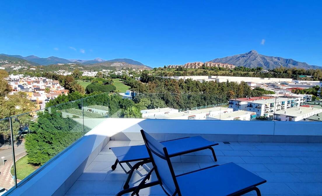 Exclusive 3-bedroom penthouse with a spectacular panoramic terrace in San Pedro de Alcántara