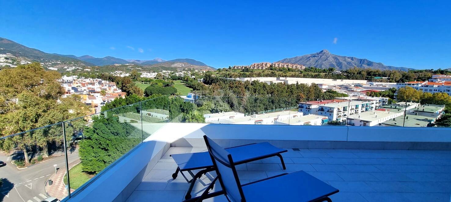 Exclusive 3-bedroom penthouse with a spectacular panoramic terrace in San Pedro de Alcántara
