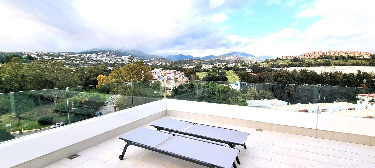 Exclusive 3-bedroom penthouse with a spectacular panoramic terrace in San Pedro de Alcántara