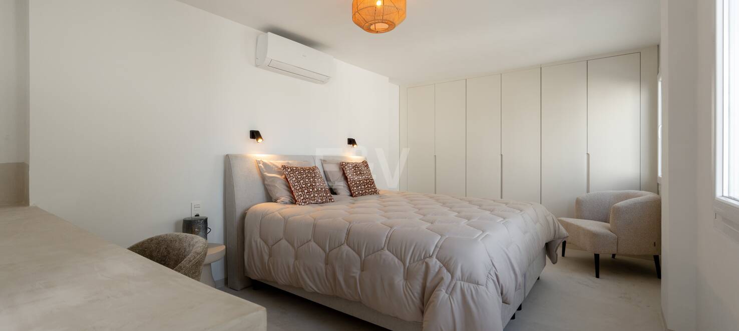 Villa with Open Horizons Views Close to Golf and Top Amenities