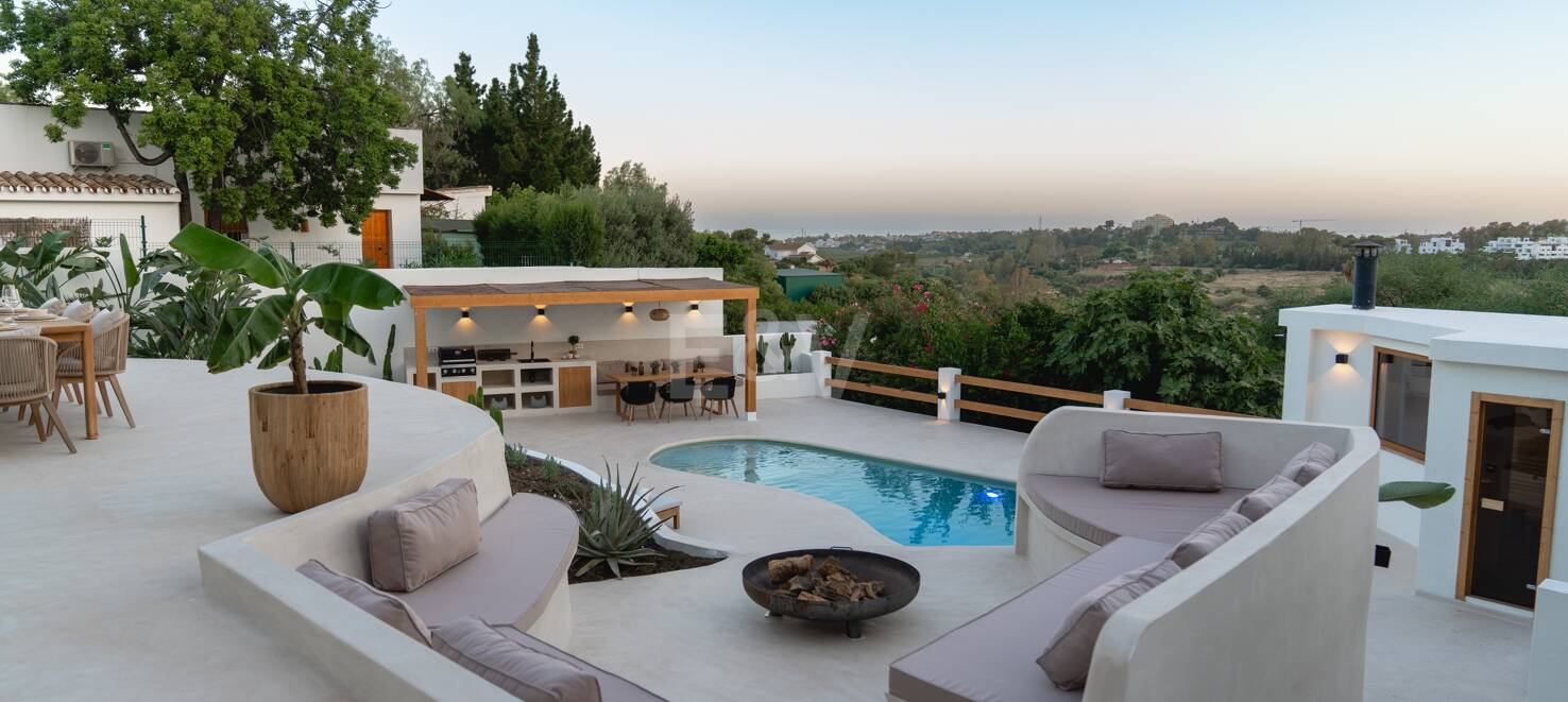 Villa with Open Horizons Views Close to Golf and Top Amenities