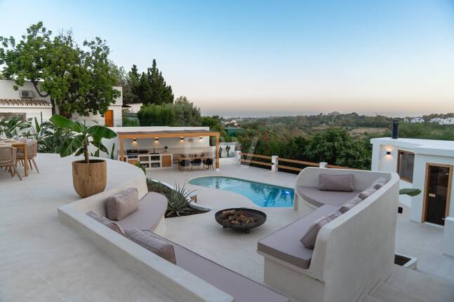 Villa con vistas abiertas cerca de golf y excelentes comodidades