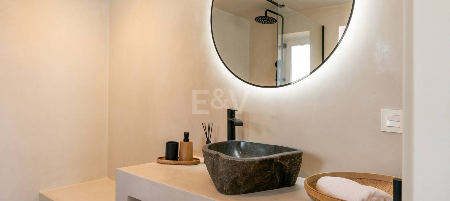 Villa with Open Horizons Views Close to Golf and Top Amenities