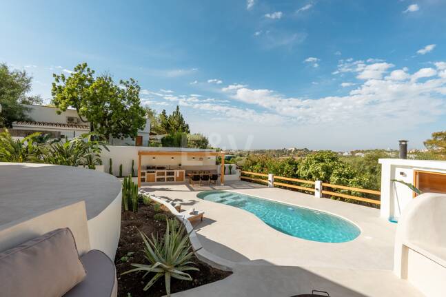 Villa con vistas abiertas cerca de golf y excelentes comodidades