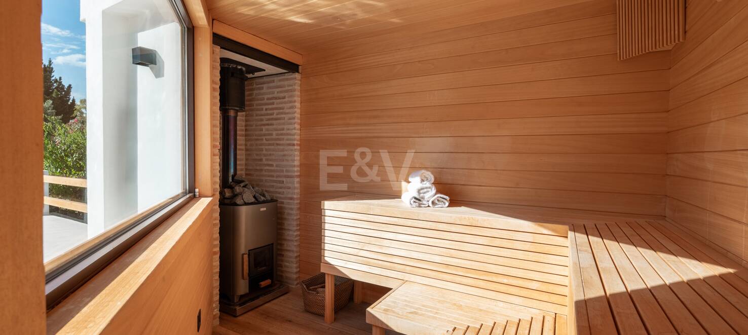 Villa with Open Horizons Views Close to Golf and Top Amenities