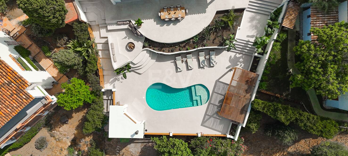 Villa with Open Horizons Views Close to Golf and Top Amenities