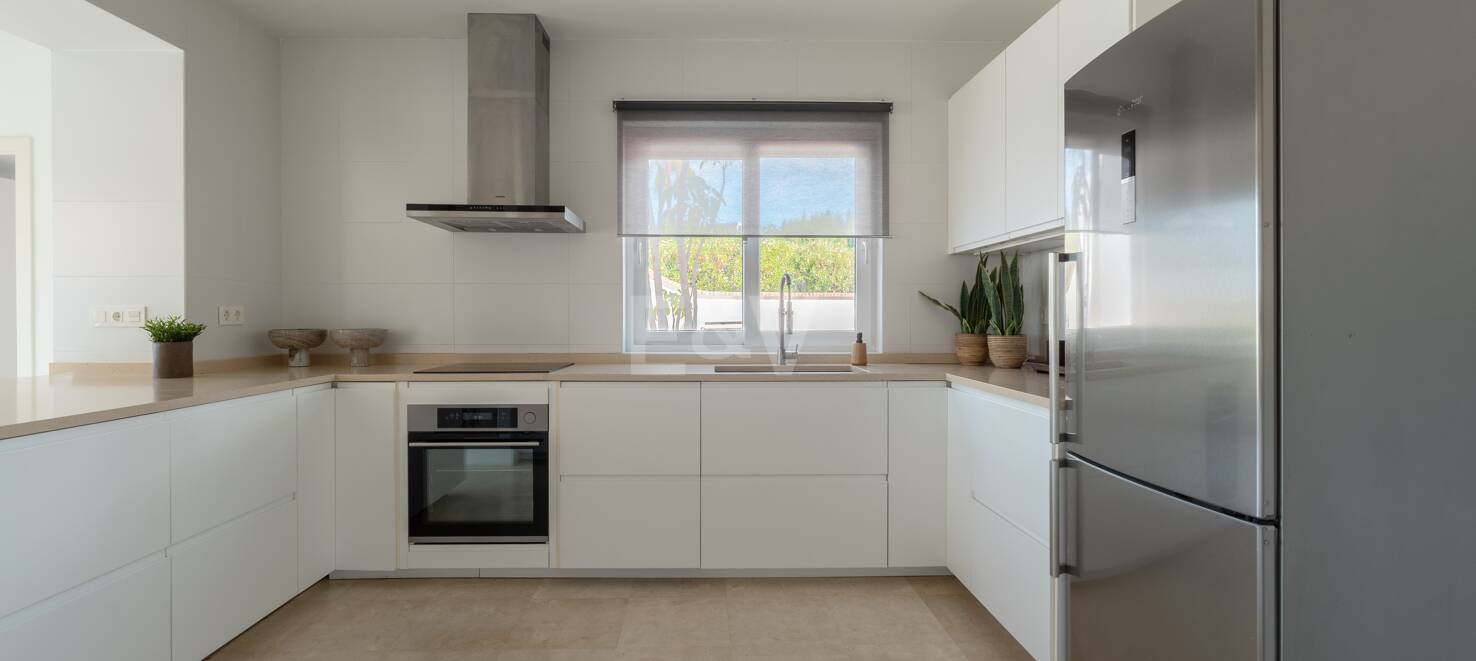 Villa with Open Horizons Views Close to Golf and Top Amenities