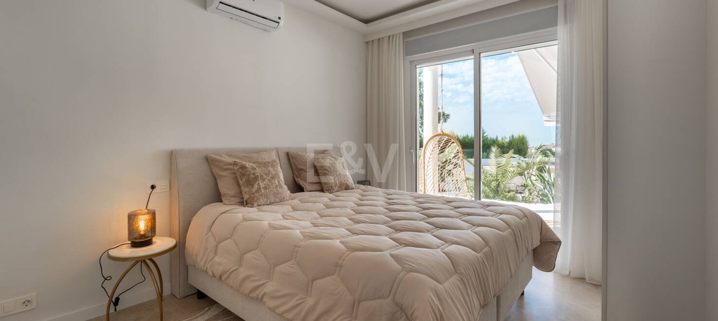 Villa with Open Horizons Views Close to Golf and Top Amenities