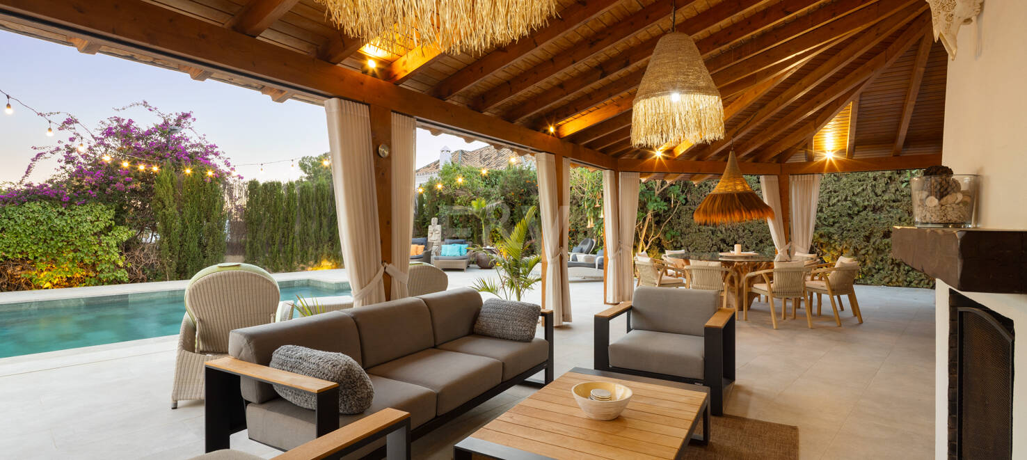 Villa Golf-Side con Encanto Ibicenco y Alojamiento Privado para Invitados