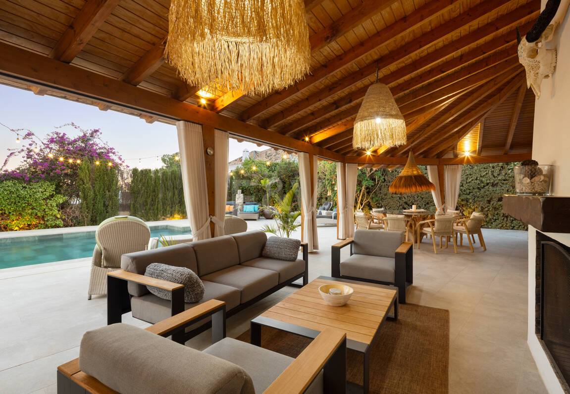 Golf-Side Villa mit ibizenkischem Charme und privater Gästewohnung