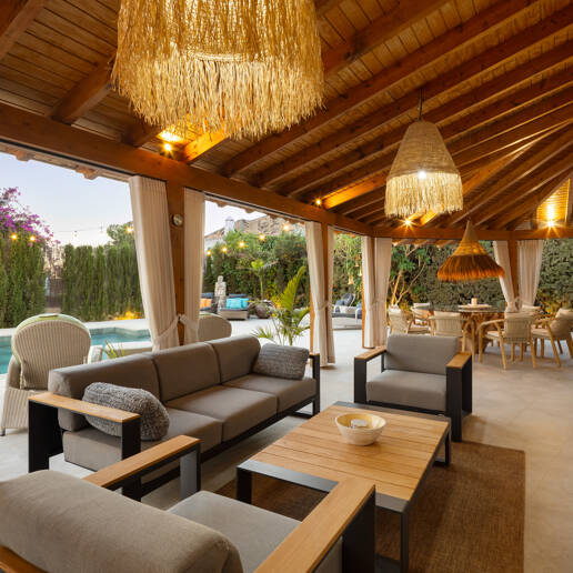 Villa Golf-Side con Encanto Ibicenco y Alojamiento Privado para Invitados