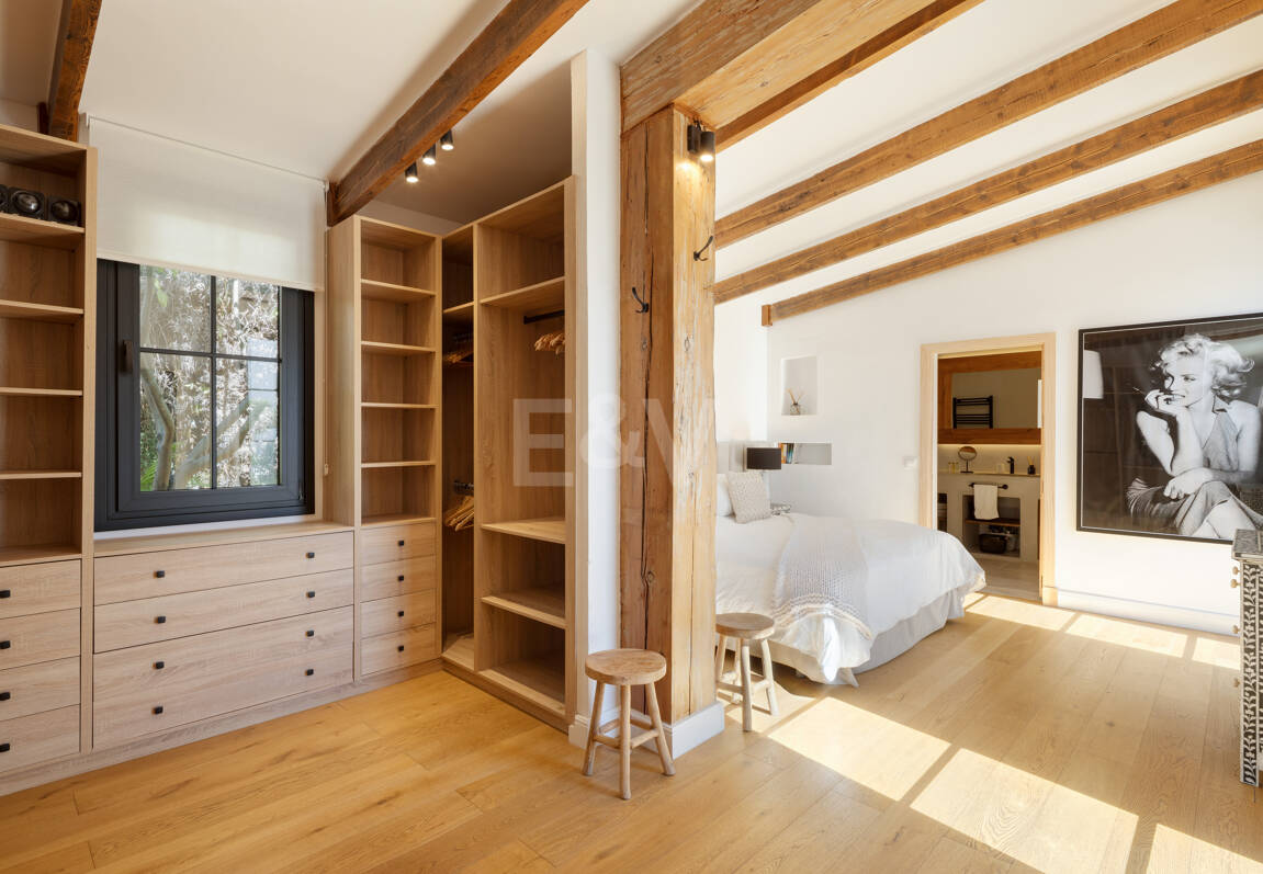 Golf-Side Villa mit ibizenkischem Charme und privater Gästewohnung