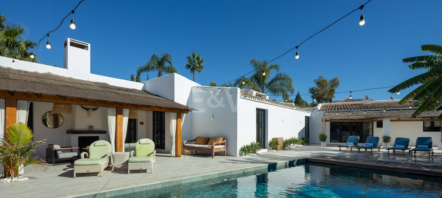 Villa Golf-Side con Encanto Ibicenco y Alojamiento Privado para Invitados