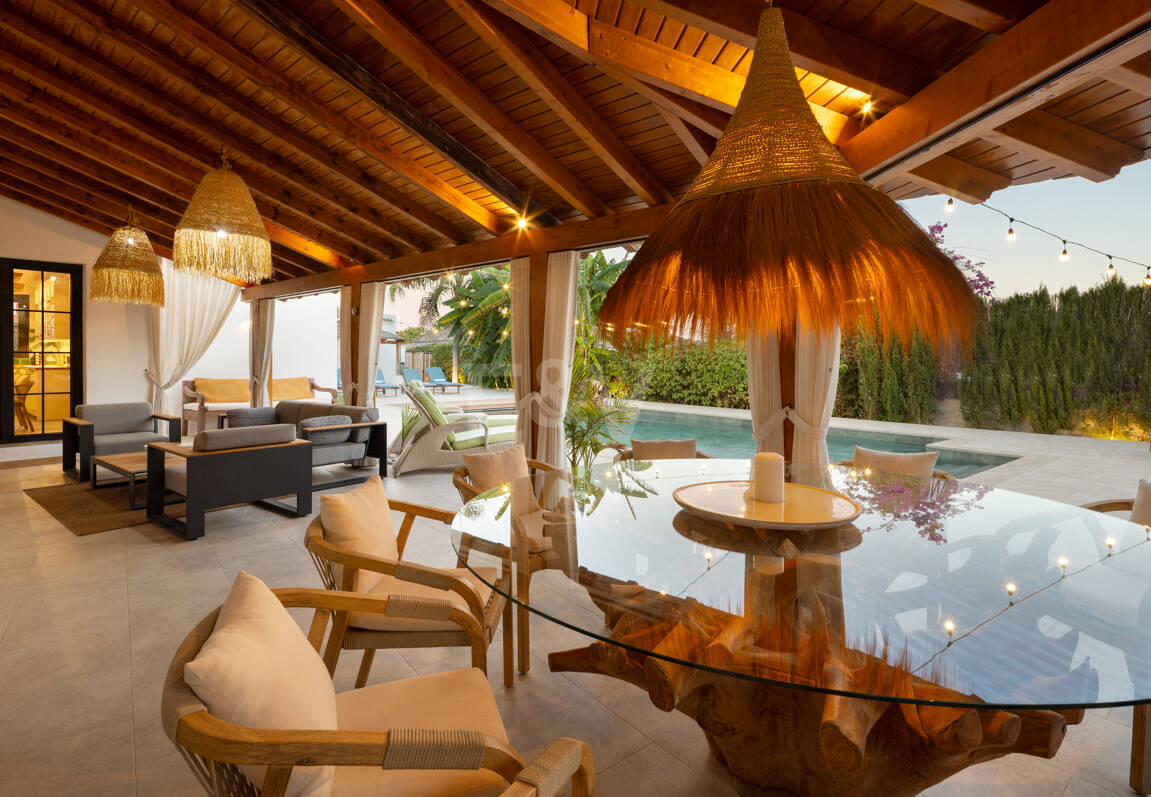 Golf-Side Villa mit ibizenkischem Charme und privater Gästewohnung