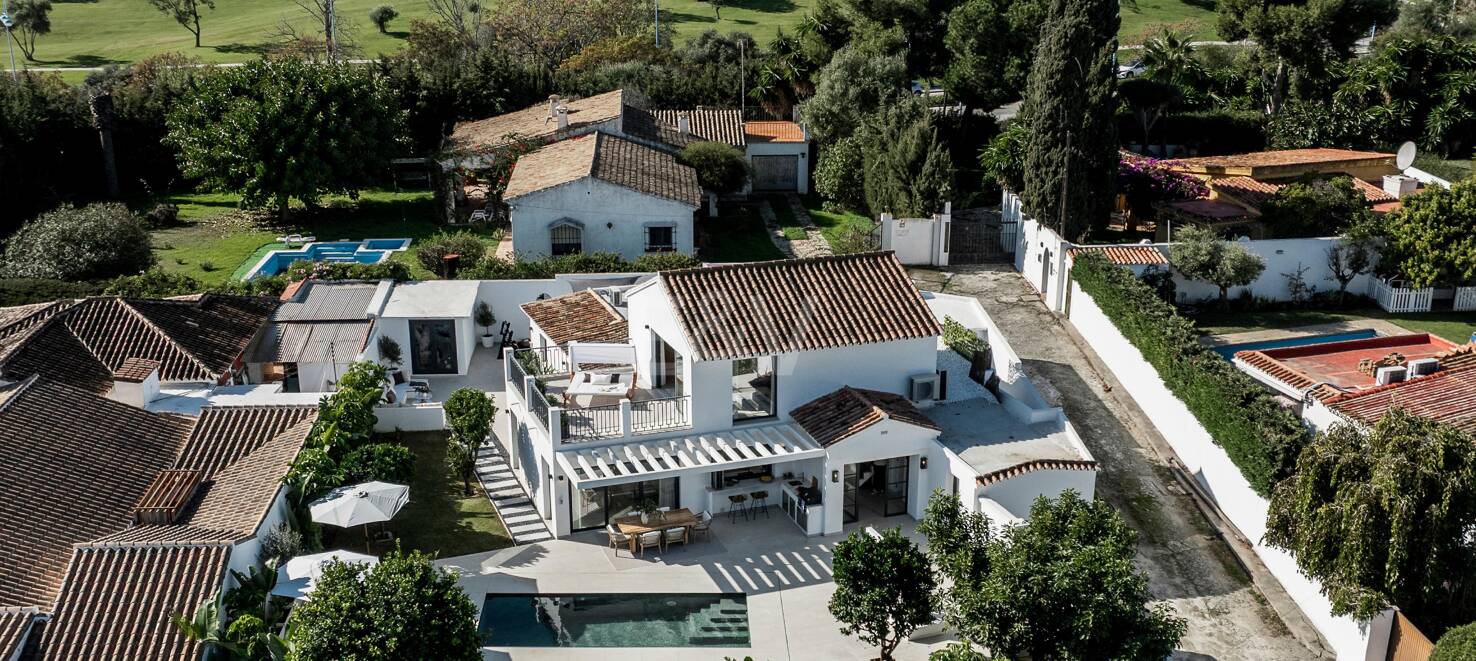 Sophisticated Villa Offering Seamless Indoor-Outdoor Living and Tranquil Garden