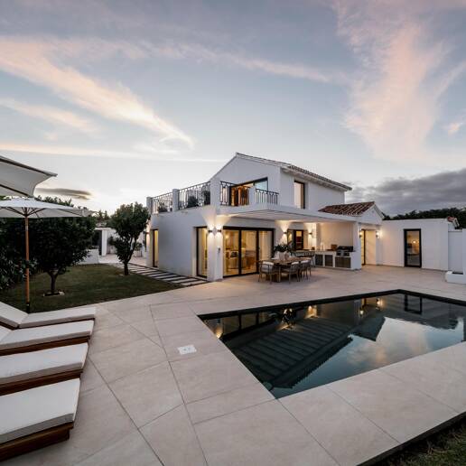 Sophisticated Villa Offering Seamless Indoor-Outdoor Living and Tranquil Garden