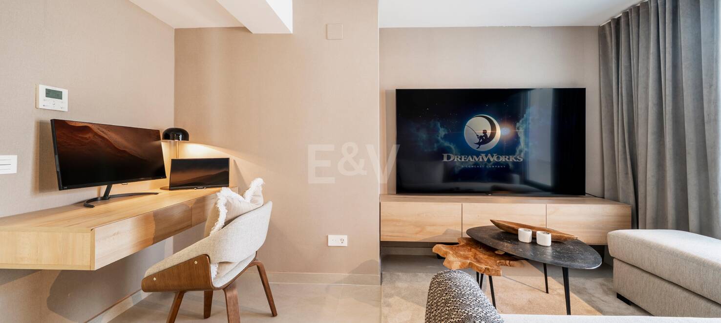 Sophisticated Villa Offering Seamless Indoor-Outdoor Living and Tranquil Garden