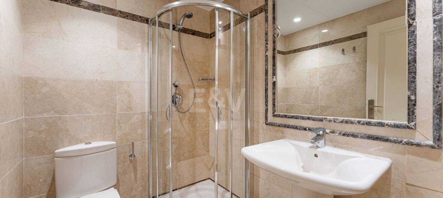 Elegante apartamento con jardín en una exclusiva comunidad cerrada