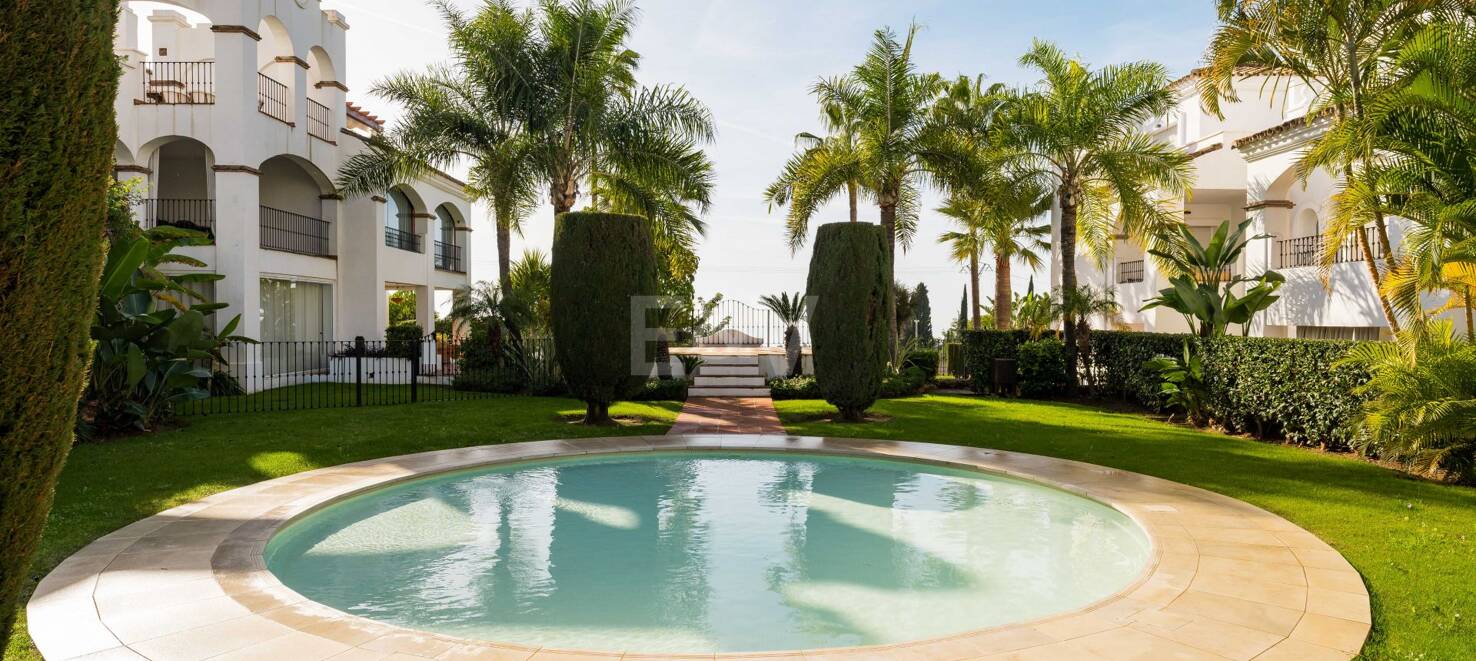 Elegante apartamento con jardín en una exclusiva comunidad cerrada