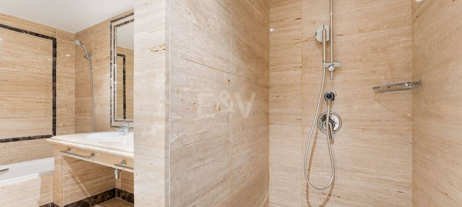 Elegante apartamento con jardín en una exclusiva comunidad cerrada