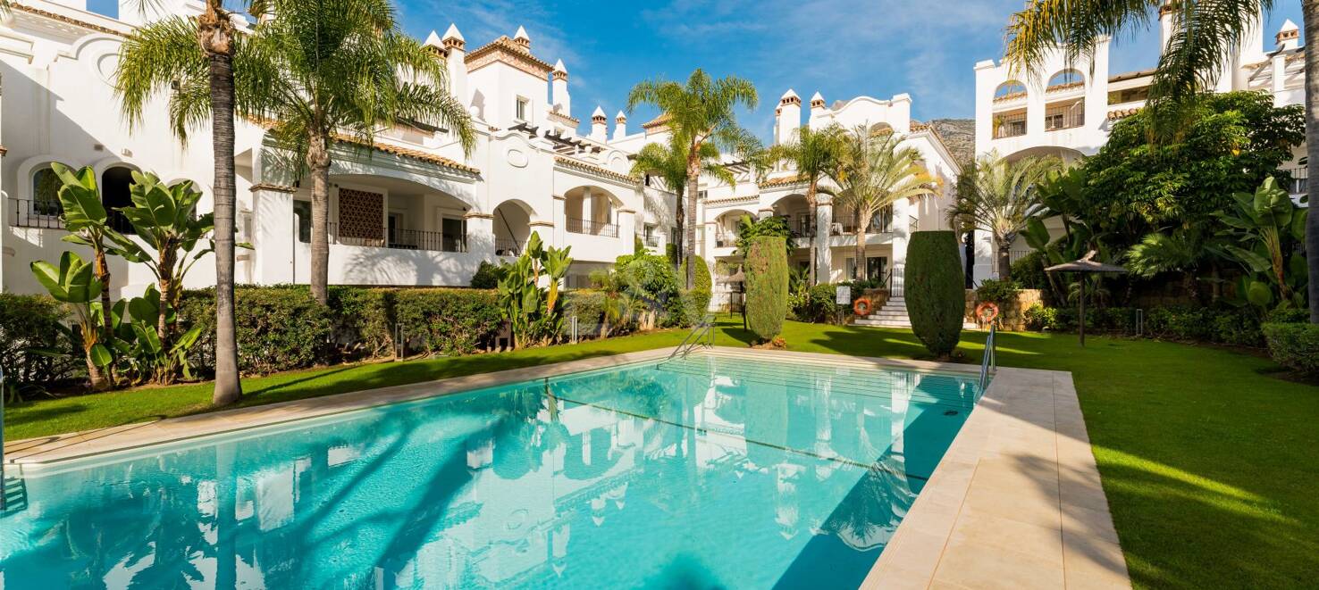 Elegante apartamento con jardín en una exclusiva comunidad cerrada