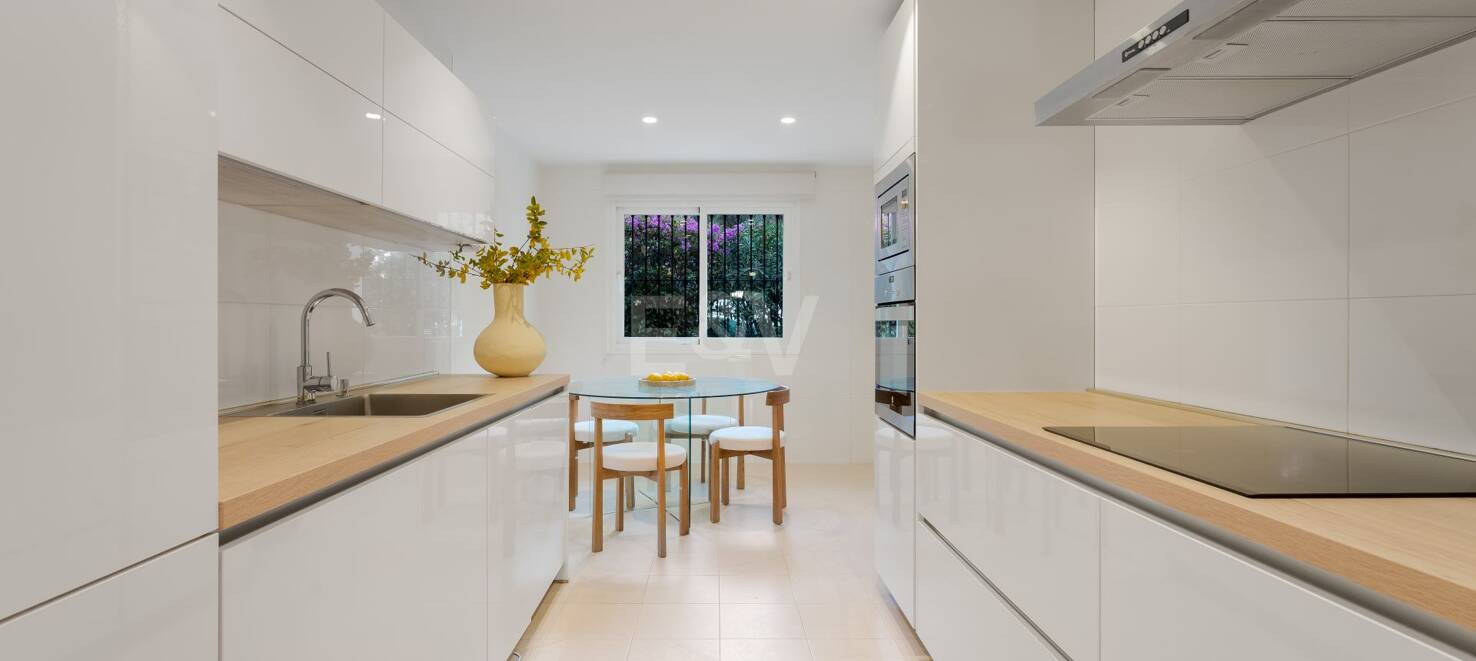 Elegante apartamento con jardín en una exclusiva comunidad cerrada