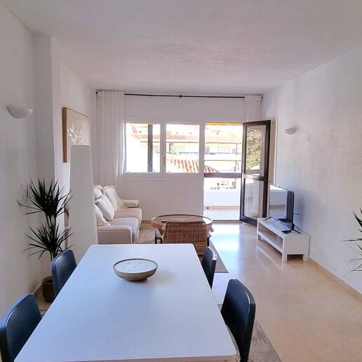 Newly renovated modern apartment on the Golden Mile – Walkable lifestyle and double garage