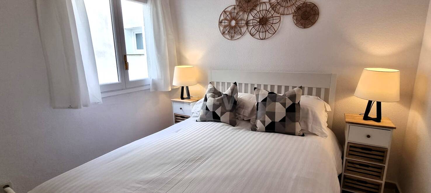 Newly renovated modern apartment on the Golden Mile – Walkable lifestyle and double garage