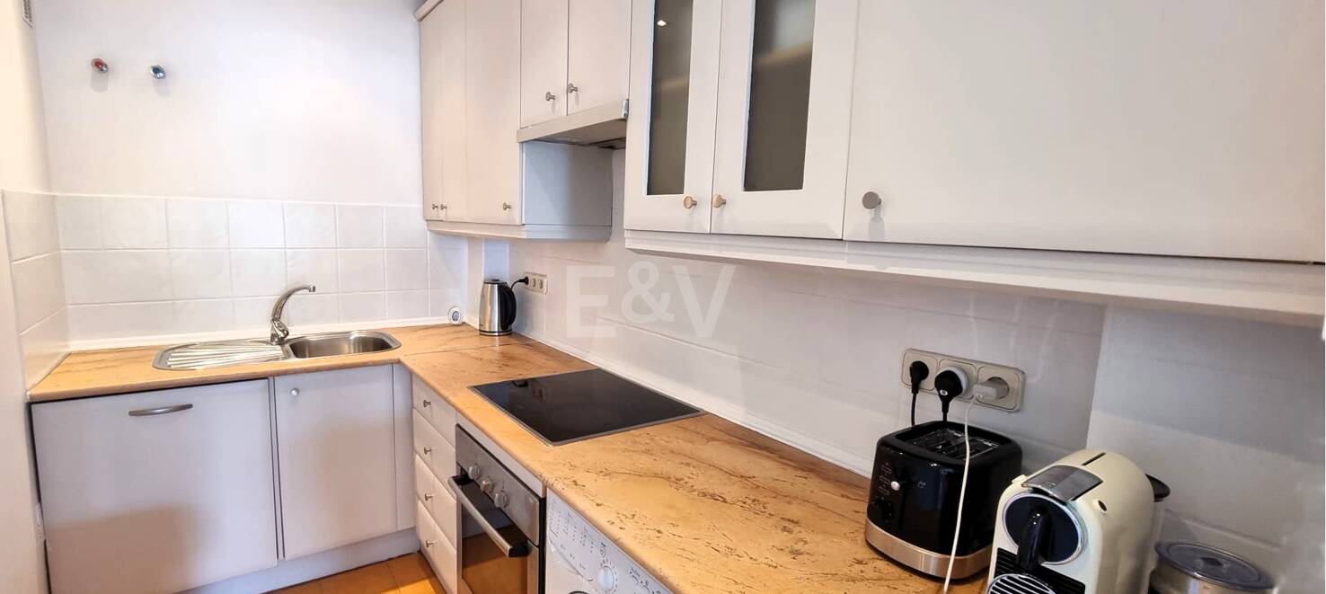 Newly renovated modern apartment on the Golden Mile – Walkable lifestyle and double garage