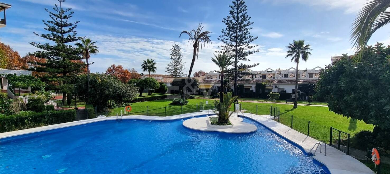 Newly renovated modern apartment on the Golden Mile – Walkable lifestyle and double garage