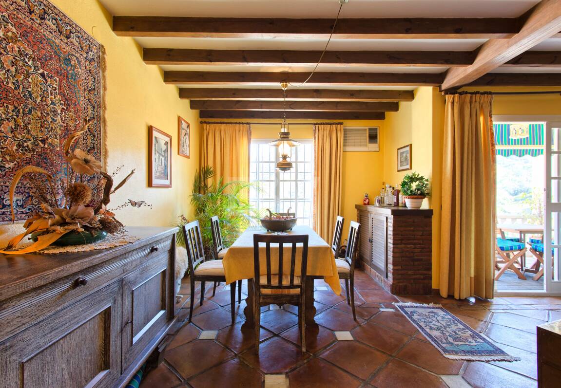 Maison de ville andalouse à Benahavís Centre avec vues sur la montagne & Investissement Appel