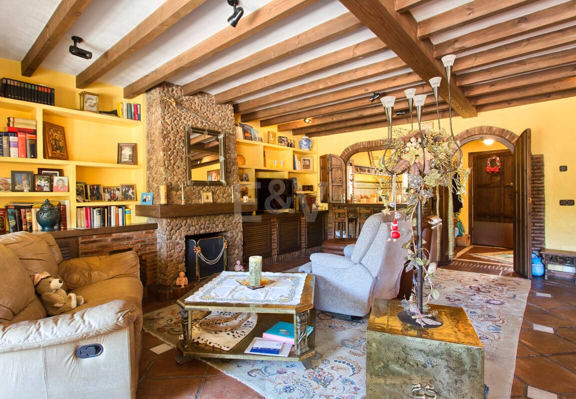 Maison de ville andalouse à Benahavís Centre avec vues sur la montagne & Investissement Appel