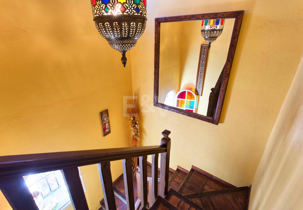 Maison de ville andalouse à Benahavís Centre avec vues sur la montagne & Investissement Appel