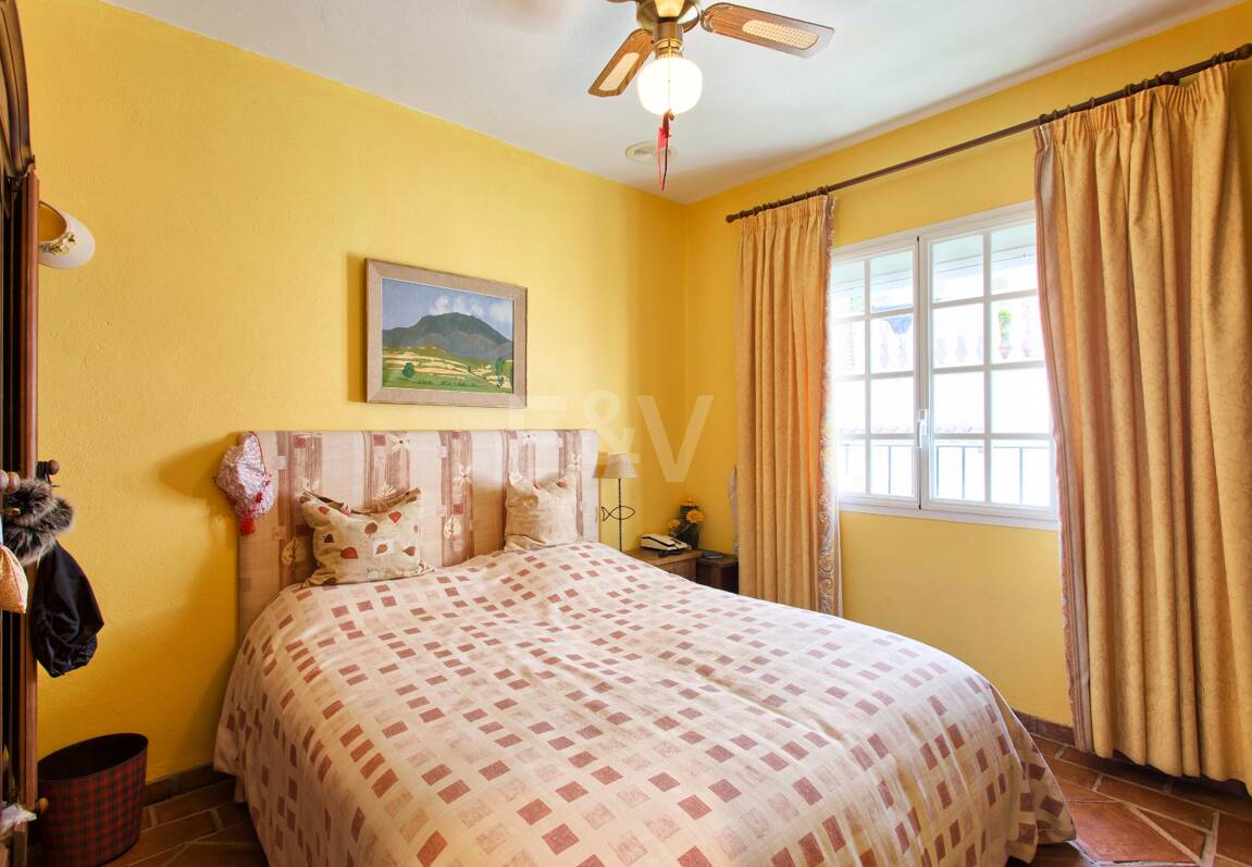 Maison de ville andalouse à Benahavís Centre avec vues sur la montagne & Investissement Appel