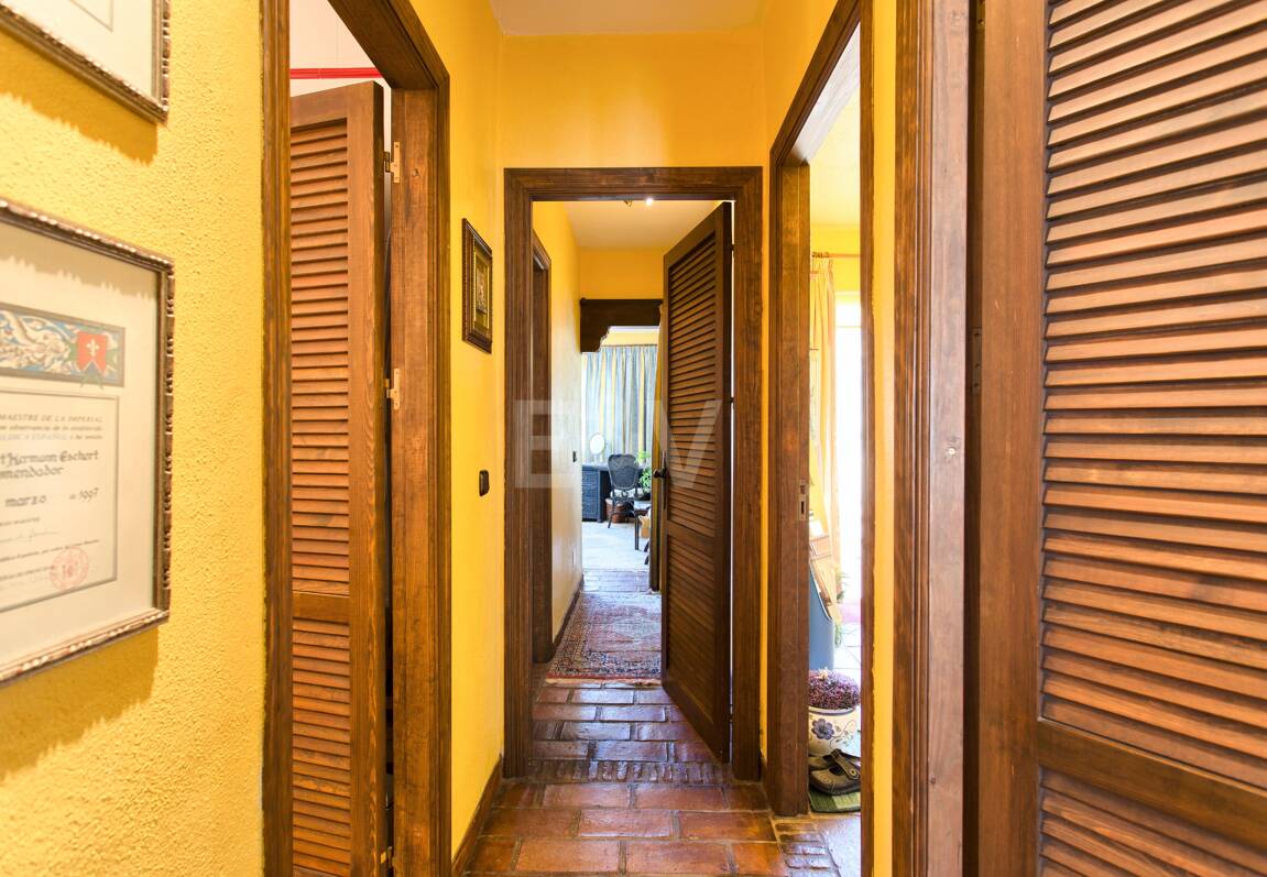 Maison de ville andalouse à Benahavís Centre avec vues sur la montagne & Investissement Appel