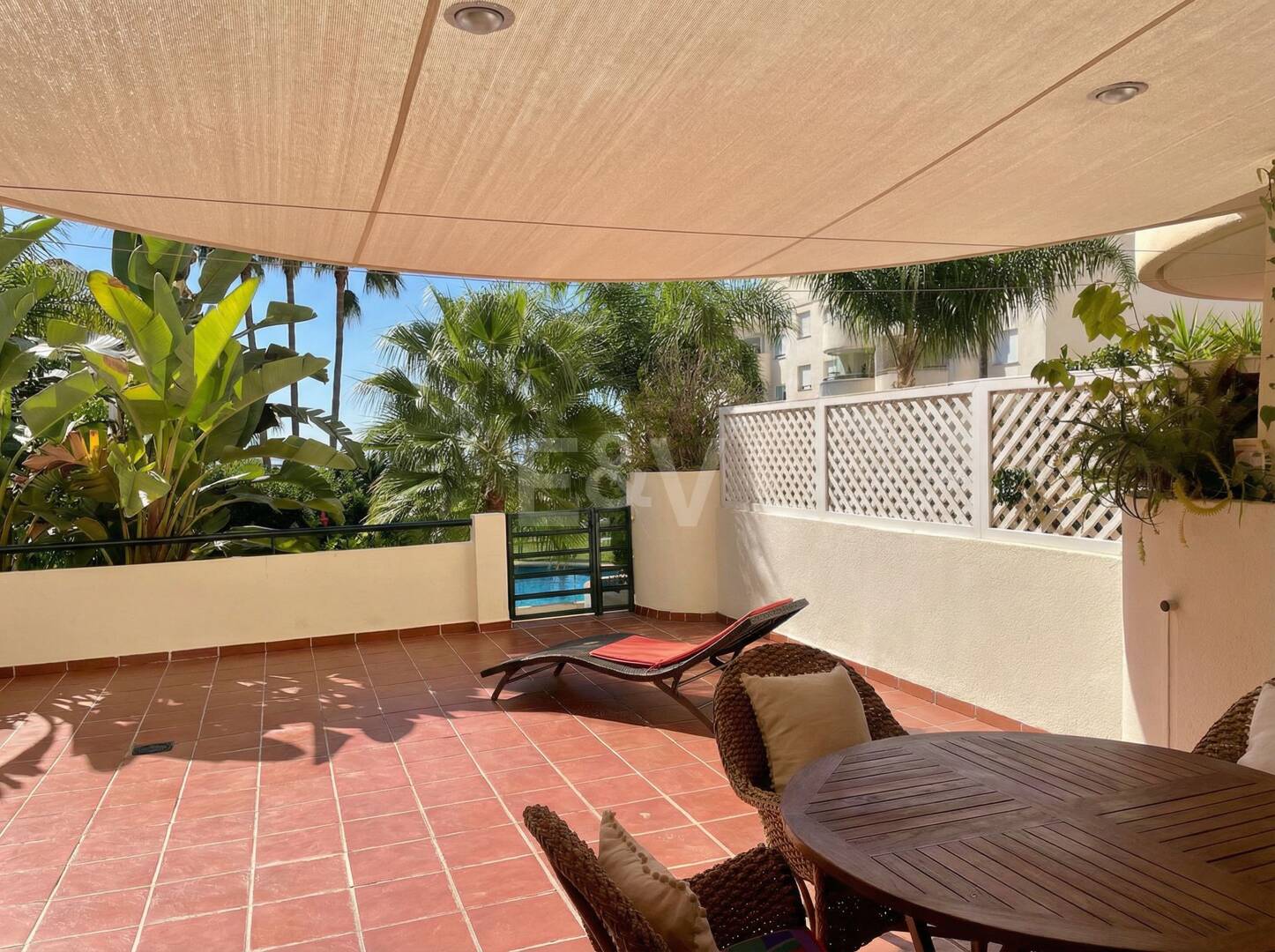 Spacious quality apartment with 3 bedrooms in the heart of the Golden Mile, walking distance to the beach and all services