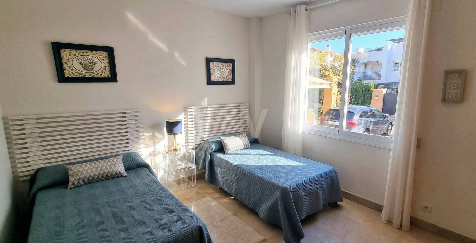 Spacious quality apartment with 3 bedrooms in the heart of the Golden Mile, walking distance to the beach and all services