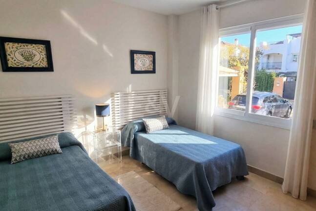 Spacious quality apartment with 3 bedrooms in the heart of the Golden Mile, walking distance to the beach and all services