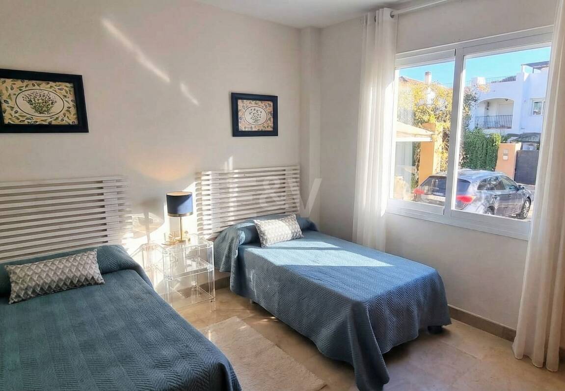 Spacious quality apartment with 3 bedrooms in the heart of the Golden Mile, walking distance to the beach and all services