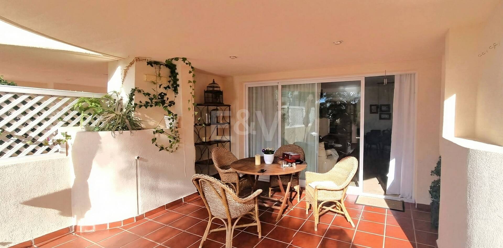 Spacious quality apartment with 3 bedrooms in the heart of the Golden Mile, walking distance to the beach and all services