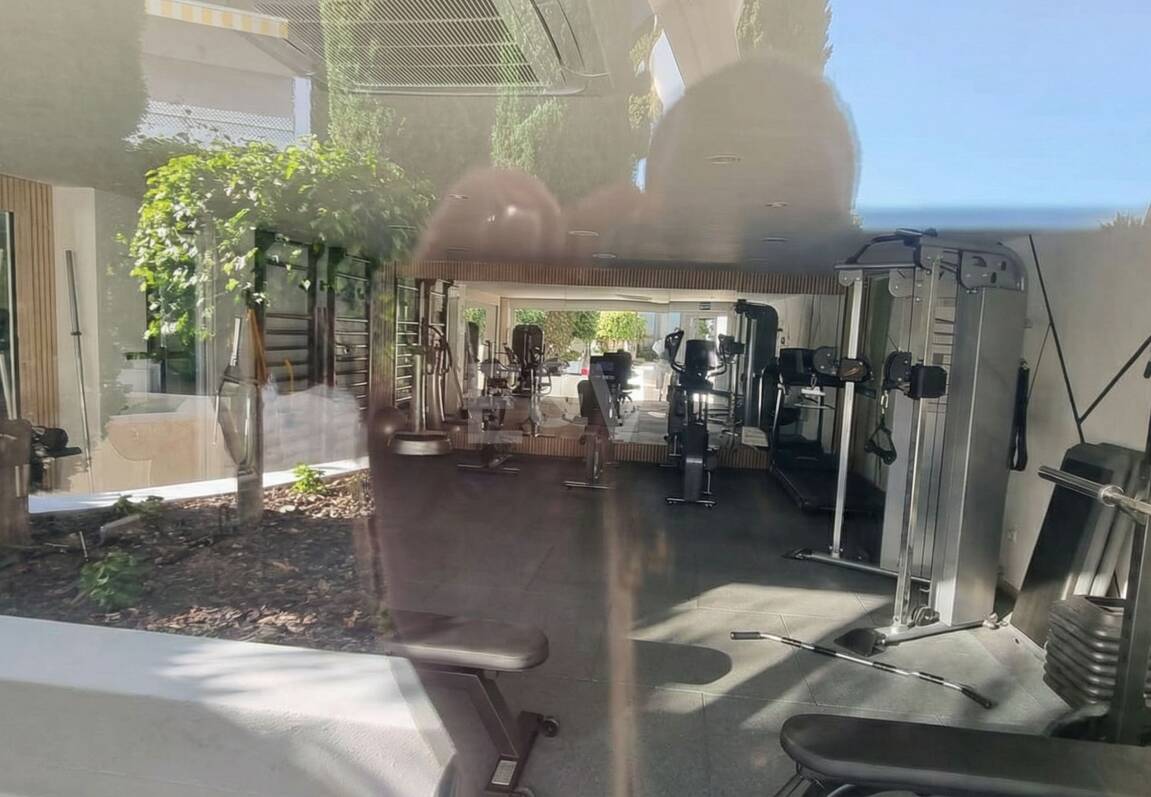 Spacious quality apartment with 3 bedrooms in the heart of the Golden Mile, walking distance to the beach and all services