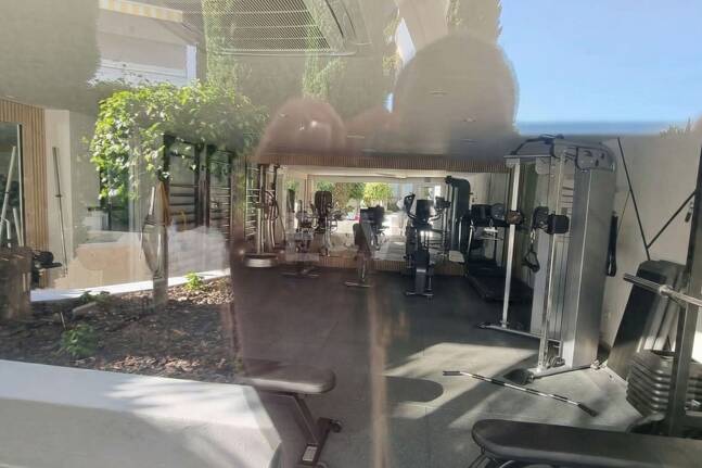 Spacious quality apartment with 3 bedrooms in the heart of the Golden Mile, walking distance to the beach and all services