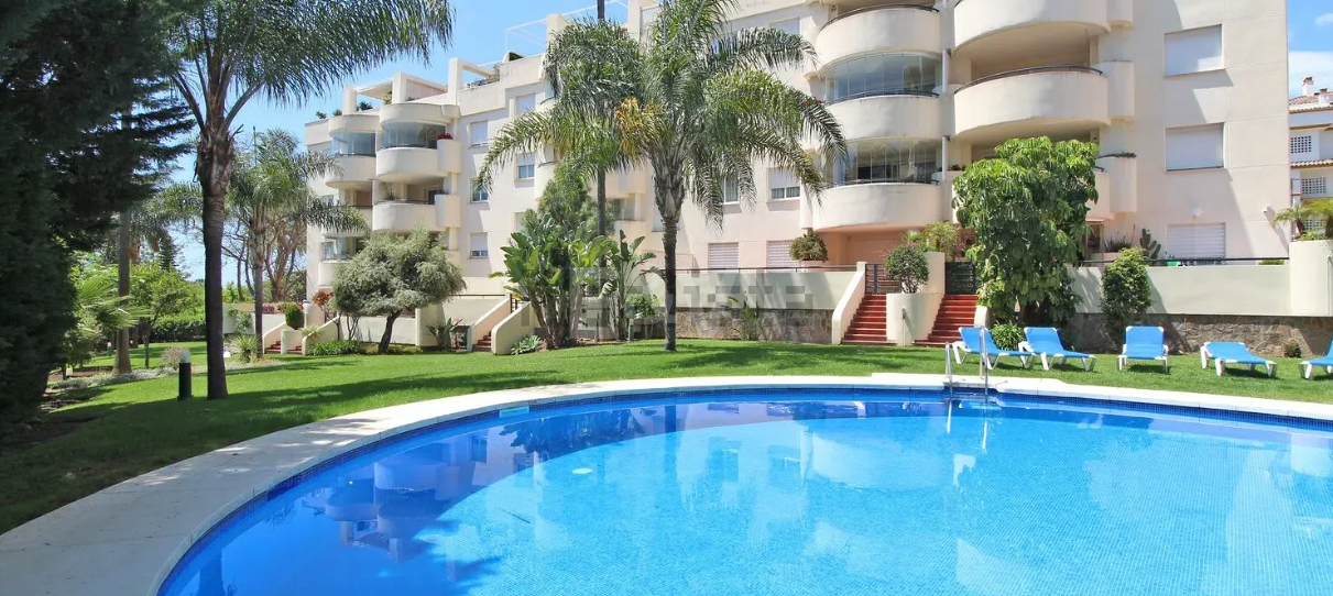 Geräumige Qualitätswohnung mit 3 Schlafzimmern an der Goldenen Meile, zu Fuß zum Strand und allen Dienstleistungen