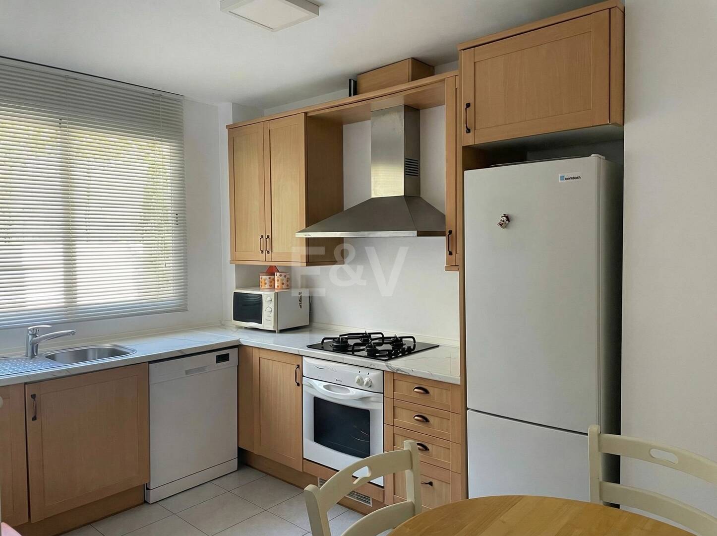 Spacious quality apartment with 3 bedrooms in the heart of the Golden Mile, walking distance to the beach and all services